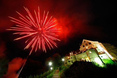 Feuerwerk_rot.jpg 